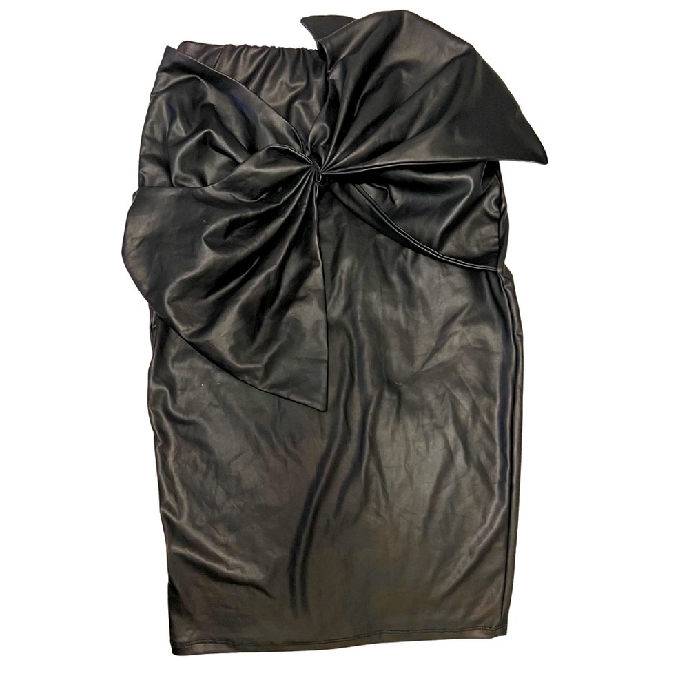 Black Faux Leather Stretch Pencil Skirt with Bow Detail. size S